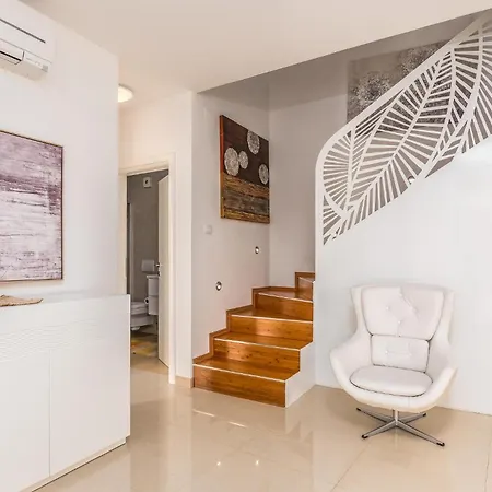 Beautiful Home In Martinscica With Wifi Holiday home
