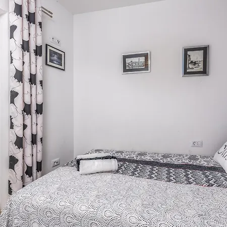 Beautiful Home In Martinscica With Wifi *