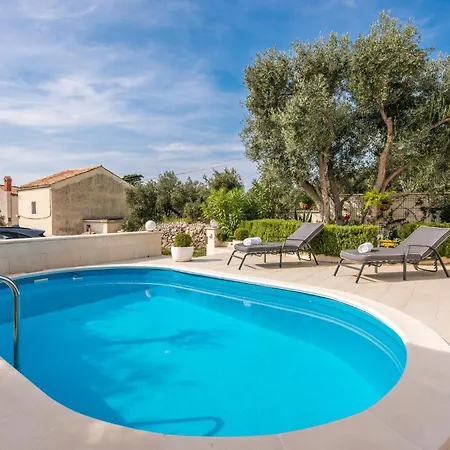 Beautiful Home In Martinscica With Wifi Holiday home