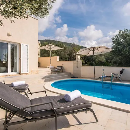 Beautiful Home In Martinscica With Wifi * Martinscica (Cres)