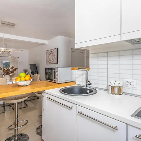 Beautiful Home In Martinscica With Wifi Holiday home