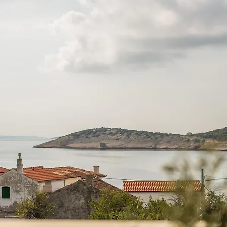 Beautiful Home In Martinscica With Wifi Holiday home *