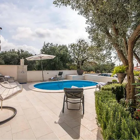 Holiday home Beautiful Home In Martinscica With Wifi *