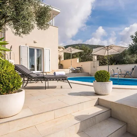 Beautiful Home In Martinscica With Wifi Holiday home *