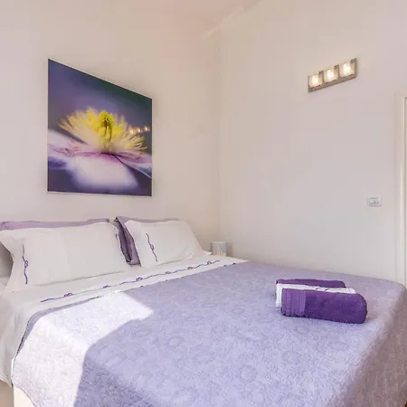 Beautiful Home In Martinscica With Wifi Holiday home