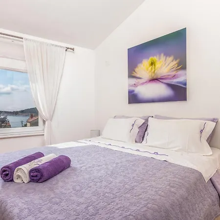 Beautiful Home In Martinscica With Wifi *
