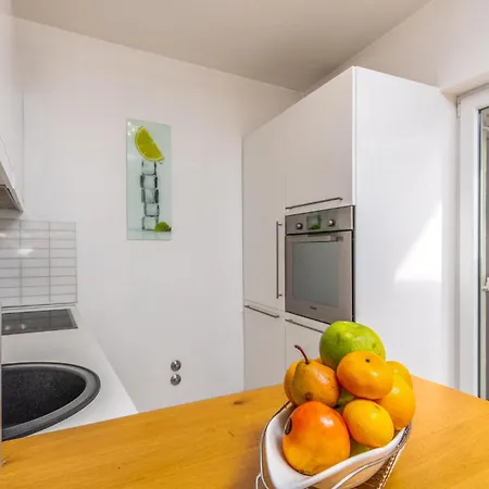 Beautiful Home In Martinscica With Wifi Holiday home *