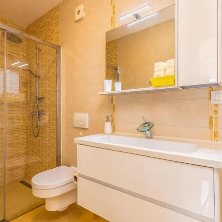 Beautiful Home In Martinscica With Wifi Martinscica (Cres)