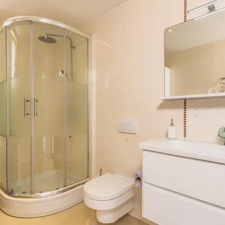 Beautiful Home In Martinscica With Wifi Holiday home *